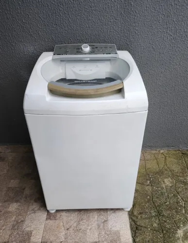 Máquina de Lavar Roupas Funcionando