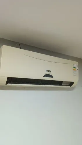 AR CONDICIONADO YORK SPLIT 12.000 BTu'S .