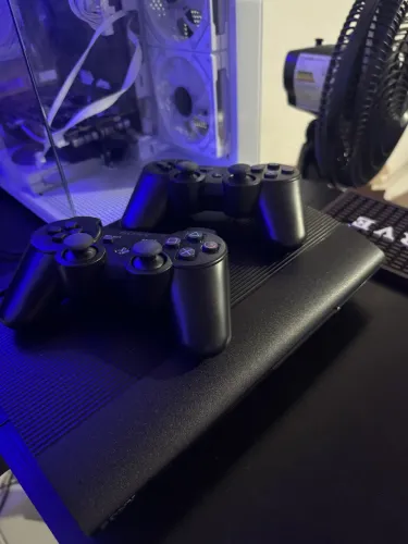 Vendo Ps3 super slim novo com dois controles 