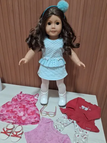 Boneca american gilr original com roupinhas extras 