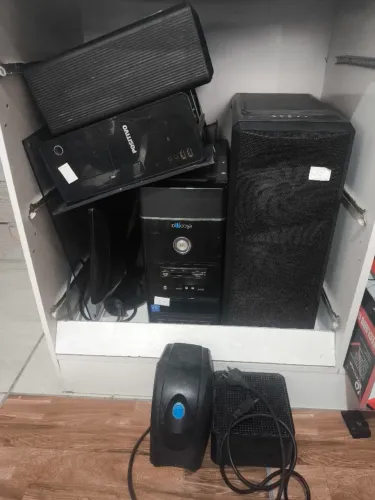 VENDO LOTE DE COMPUTADORES, SENDO 3 PC, 2 PARA RETIRADA DE PECAS, 1 SÓ TROCAR A PLACA!!!