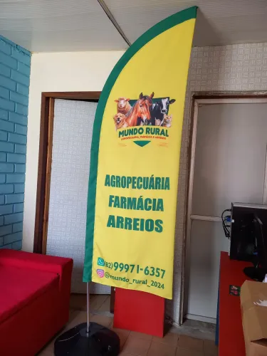 Chame atenção dos clientes com nosso Wind Banner personalizado com sua logomarca.