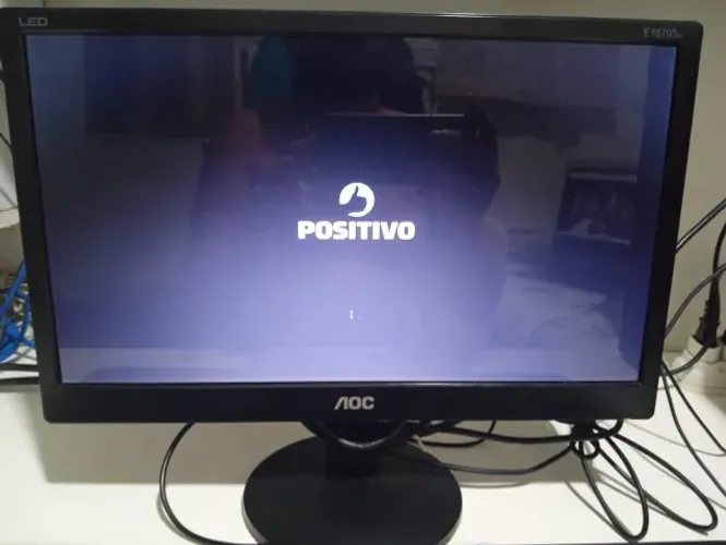 Monitor Aoc - Vga - 15'' - Alimentação Usb - Super Economico