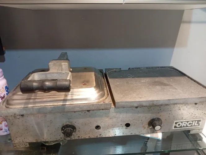 Vendo chapa de hambúrguer ? elétrica ?