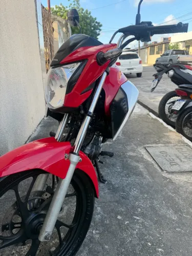 Titan 160 2022 vendo troco e financio