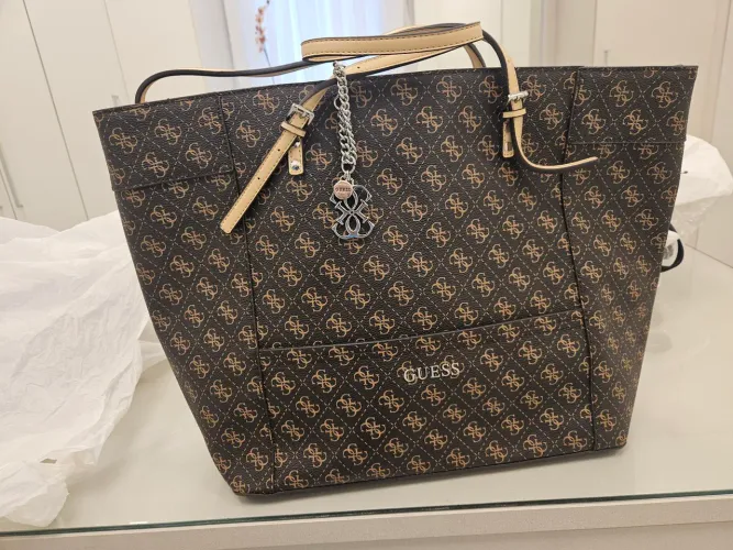  Bolsa grande da GUESS nova com 2 divisórias internas