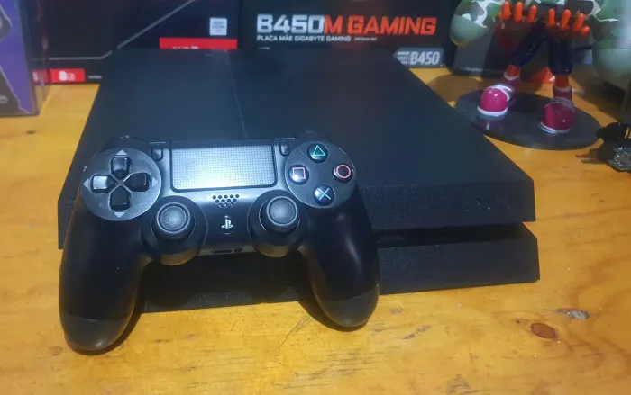PS4 Fat 500GB versão do sistema 13.52 desbloqueado