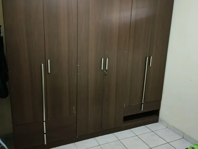 Guarda roupa 6 portas