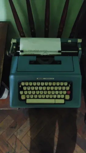 Máquina de escrever Olivetti