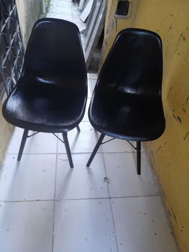 02 cadeiras lindas