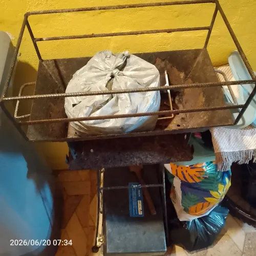 Vendo uma churrasqueira contato *