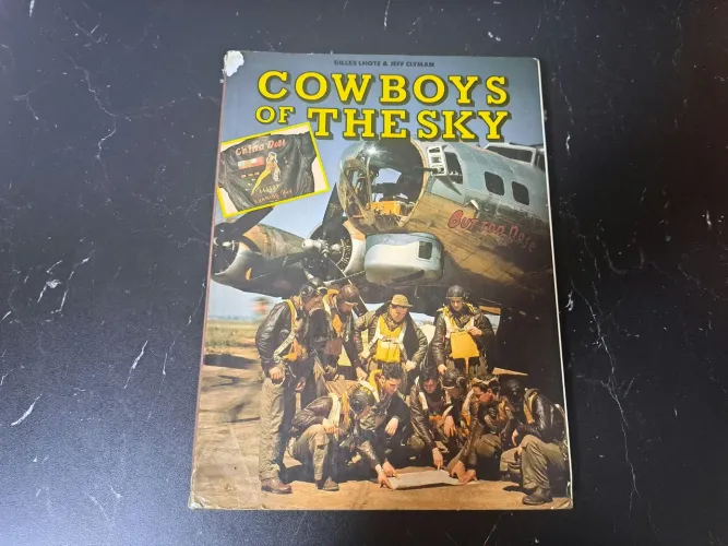 LIVRO COWBOYS OF THE SKY - TRADIÇÃO INGLÊS