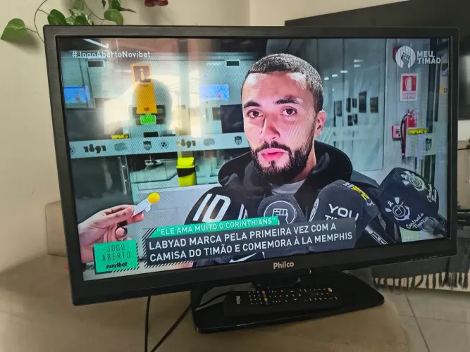 Tv Philco led 32 polegadas com controle remoto pedestal ( não é smart)
