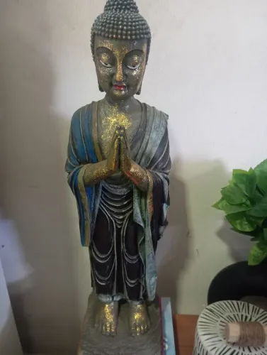 Lindo Buda grande (51cm). Em pó de mármore. Linda peça de 51 cm.