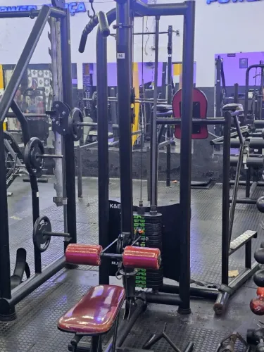 Musculação- Pulley Costas pegada alta e remada baixa.