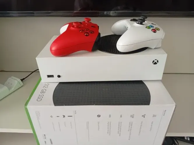 Xbox Series S 512GB + 2 Controles + Baterias Recarregáveis