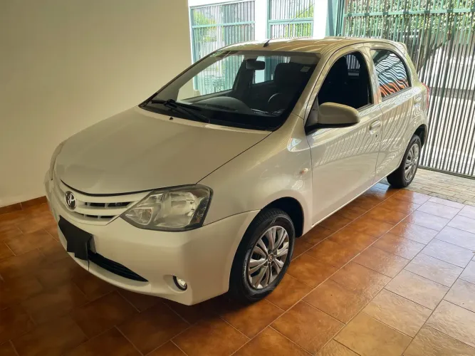 Toyota Etios X 1.3 Flex 16V 5P Mec. 2015