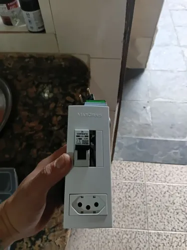 EXTENSÃO PROFISSIONAL COM CONTATORA 20A E VOLTÍMETRO DIGITAL