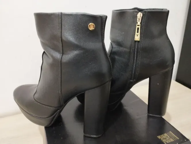 Bota Vizzano Preta Salto Alto Plataforma n°37