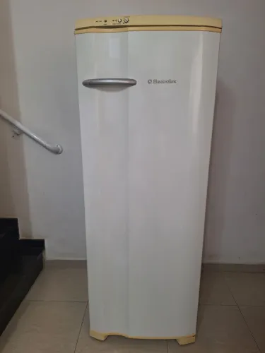Geladeira Electrolux funcionando perfeitamente 