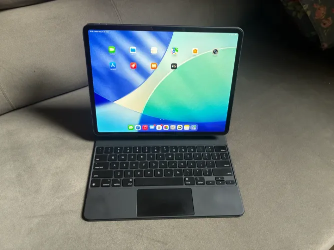 iPad Air m2 + Magic Keyboard Apple
