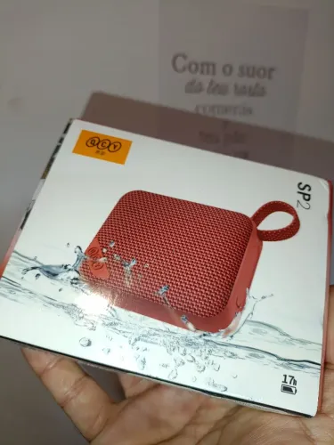 Caixa de Som QCY SP2 Mini 5W Bluetooth 5.3 Vermelha e entrada MicroSD