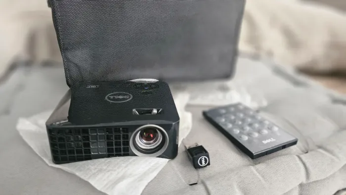 Mini projetor dell M115hD
