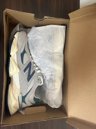 New balance 9060 43br cinza com verde