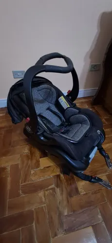 Cadeirinha infantil com base - Baby Trend