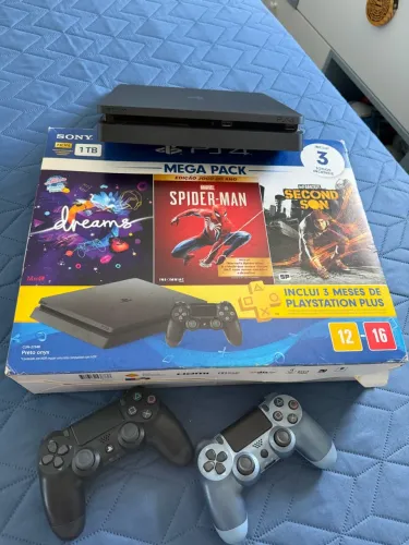 ? PlayStation 4 Slim 1TB + 2 Controles + 3 Jogos - Mega Pack Sony Original