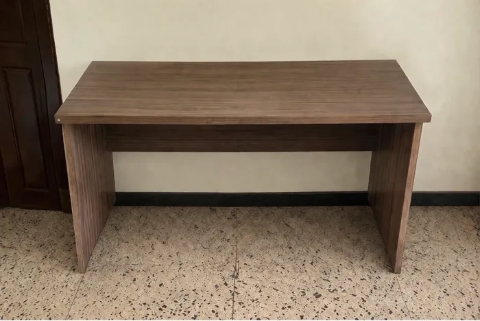 Vende-se mesa de estudos aceito cartão