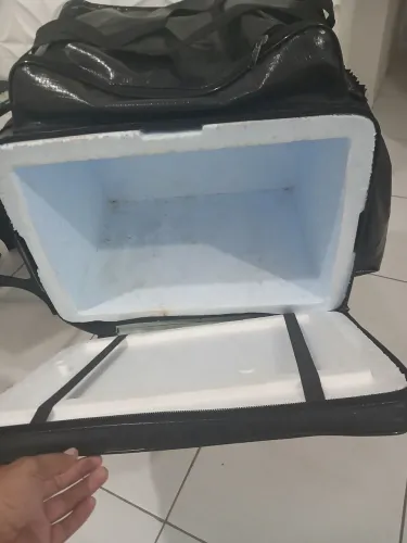 Bag entregador muito nova sem muito detalhes de uso
