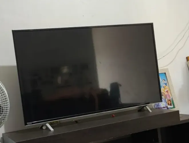 TV Thoshiba 49" Led - Com defeito