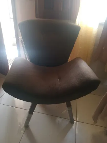 Vende se uma.poltrona