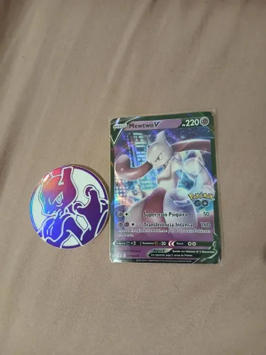 Mewtwo V e moeda para jogar TCG