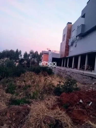 INBOX CIA IMOBILIÁRIA VENDE: TERRENO com frente norte no Loteamento Sandrin com 490 m².