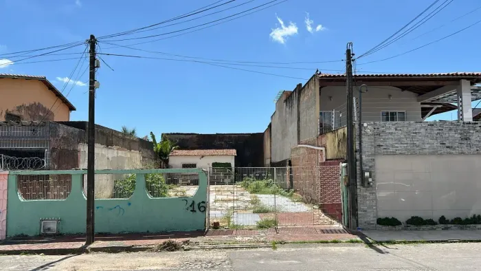 Imóvel para venda possui 363 metros quadrados em Amadeu Furtado - Fortaleza - CE