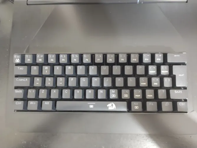 Teclado e mouse gamer, em excelente estado. 2 meses de uso