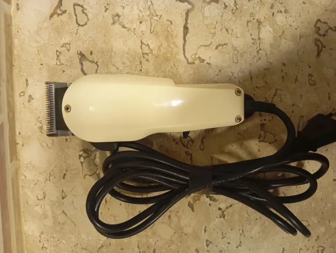 Máquina de cortar cabelo profissional Wahl Modelo 8267