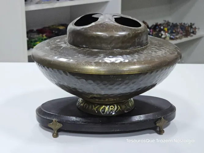 Queimador de Incenso de Altar em Latão Martelado Sacro 26cm