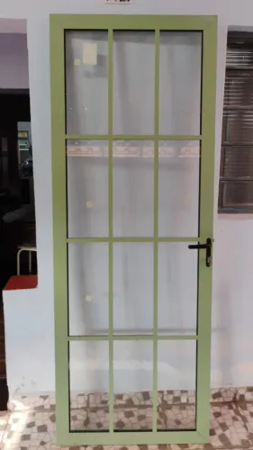 Porta de alumínio sem batente
