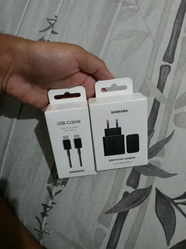 Vendo fonte de carregador tipo C de 60w de potência e cabo tipo C nas duas pontas