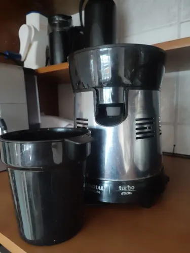 Espremedor de laranja e limão