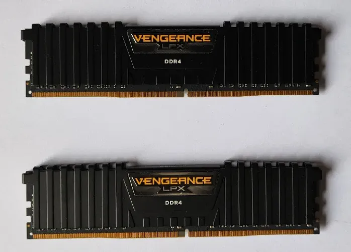 Memória RAM Corsair Vengeance LPX 32GB (2x16GB) DDR4 2400MHz CL14