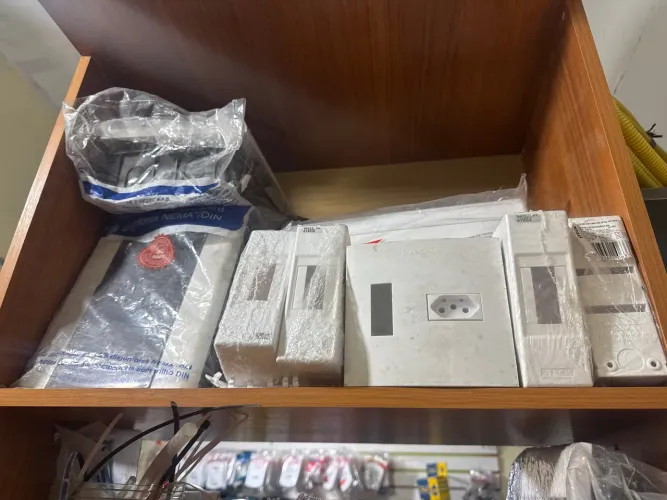 Lote de materiais elétricos