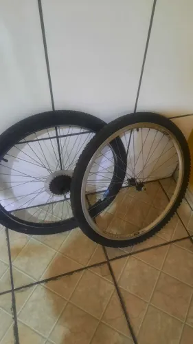 Par de rodas aro 26 completa. 
