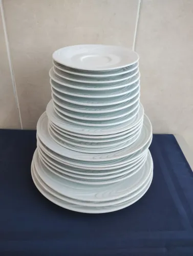 Jogo de pratos em porcelana Schmidt
