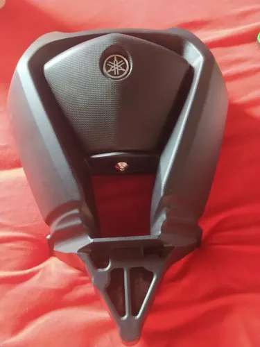 Vendo Sissy bar xmax 250 completo.