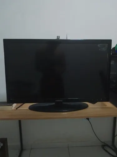TV SAMSUNG 32 COM VISOR QUEBRADO