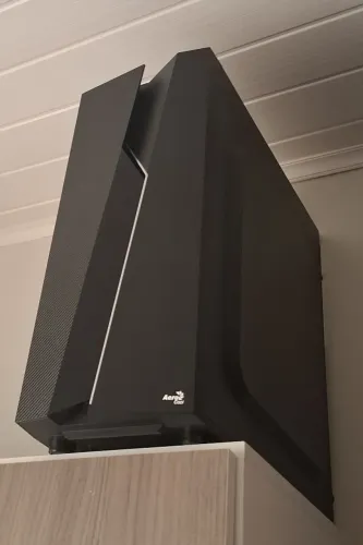 Gabinete Gamer Mid Tower RGB BOLT - Marca Aerocool